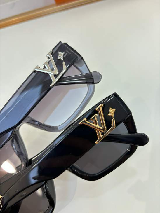 Picture of Louis Vuitton Sunglasses _SKUfw79615808fw
